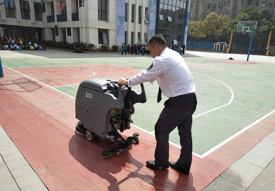 江西大型清潔設(shè)備多功能洗地機(jī)和電動(dòng)<a href=http://m.uxrobot.cn target=_blank class=infotextkey>掃地車(chē)生產(chǎn)廠</a>